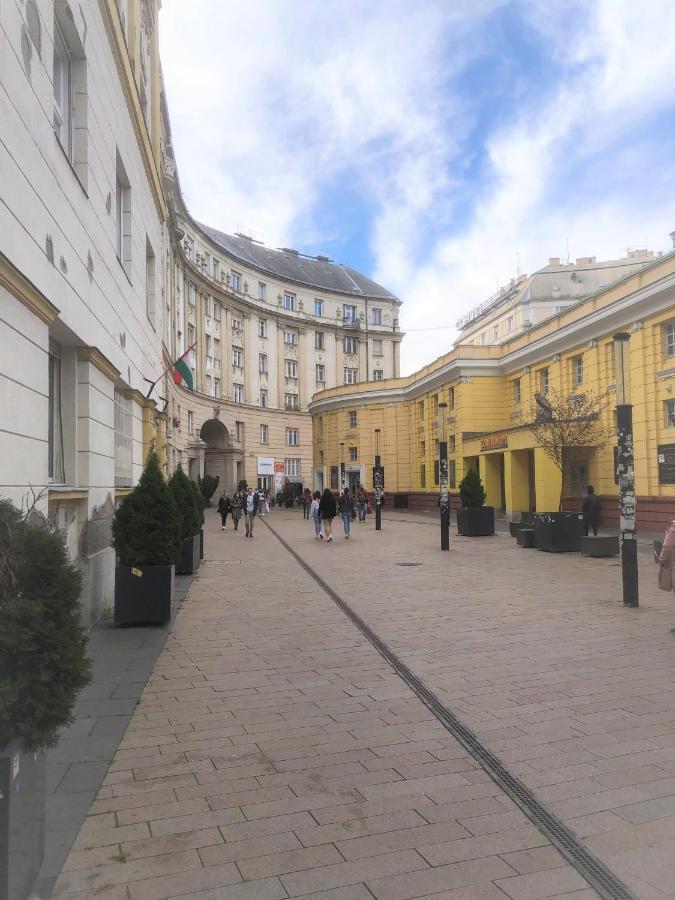 Corvin Square Apartment Budapeste Exterior foto